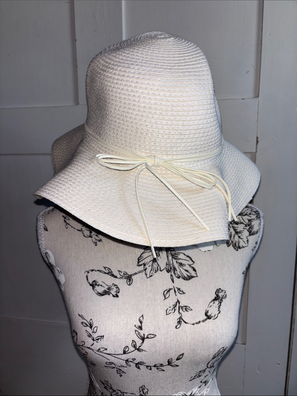 Summer Beach Cream Wide Brim Floppy Sun Hat with Bow Accent